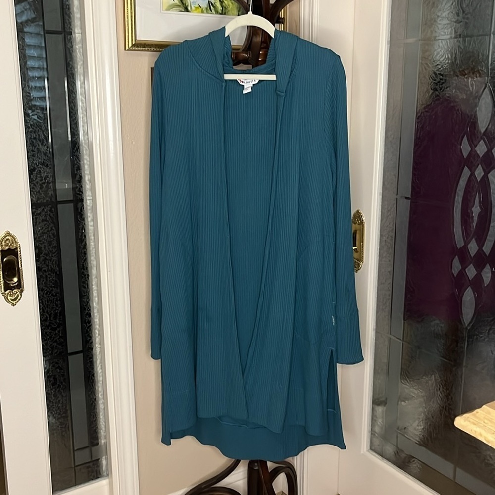 Athleta- Harmony Pose Wrap Size M in Borealis green